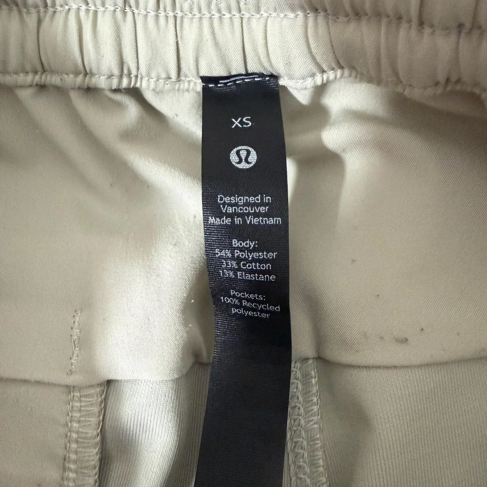 Lululemon Jogger Pants Womens XS Beige Elastic Waist Pockets‎ Stretch Athletic